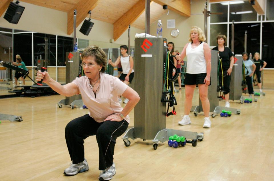 Osteoporosis old women exercising