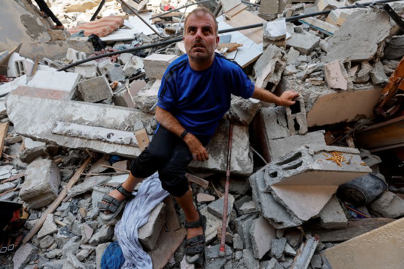 Disabled Palestinians of Shamalakh family lose their house in an Israeli air strike