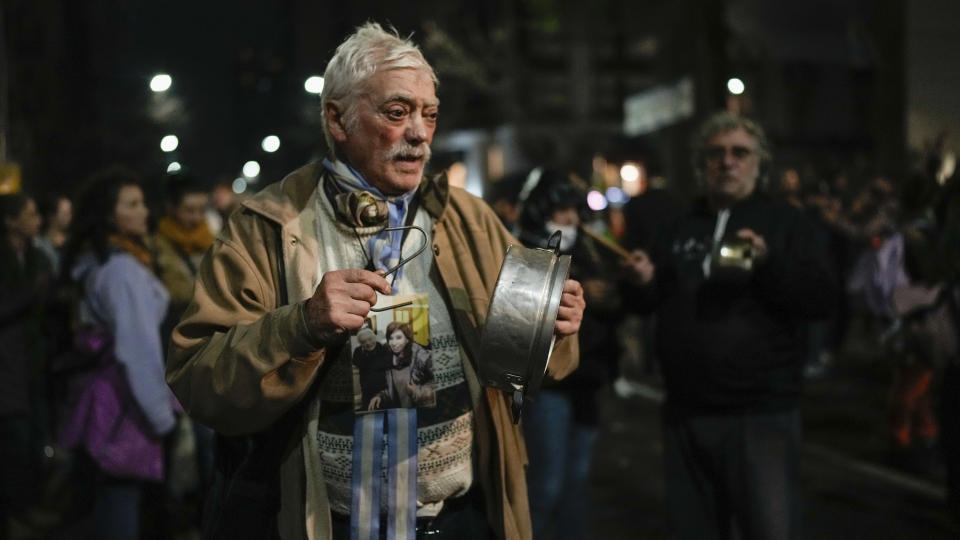 Anti-government protesters bang pots outside Congress, where lawmakers debate a reform bill promoted by Argentine President Javier Milei in Buenos Aires, Argentina, Wednesday, June 12, 2024. (AP Photo/Rodrigo Abd)