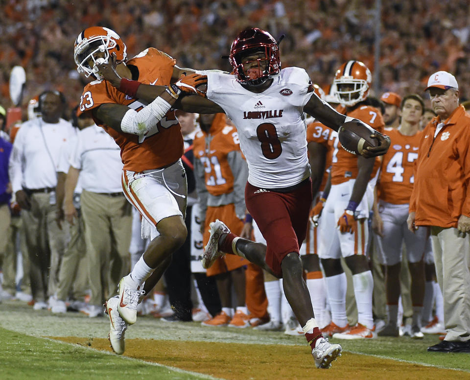 Will Lamar Jackson (8) be able to keep his torrid run going against a stingy Clemson defense this week? (AP)