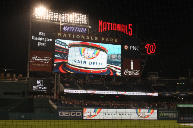 Dodgers endure long rain delay to earn win over Nats