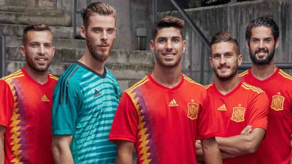 Las chicas coinciden en que <strong>no hay “nada más sexy que los jugadores uniformados con la camiseta de la selección”.</strong>(Foto: Adidas)