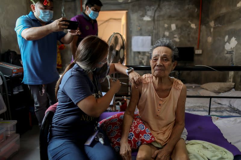 Senior citizens and bed-ridden patients get COVID-19 vaccines at home, in Marikina City