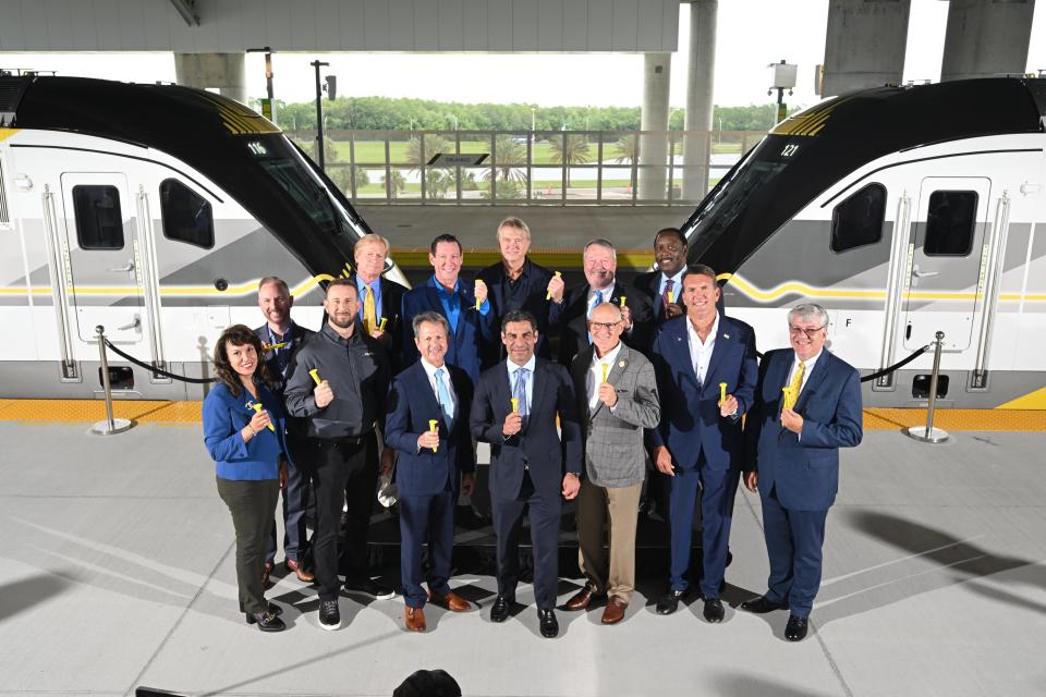 Back row, from left to right: 
Tim Weisheyer, GOAA Board Member; Caron Good, GOAA Board Chairman; Wes Edens, Chairman, Brightline; Buddy Dyer, Orlando Mayor; Jerry Demings, Orange County Mayor 
Front row, from left to right:
Belinda Kirkegard, GOAA Board Member; Patrick Goddard, President, Brightline; Gregg Weiss, Mayor, Palm Beach County; Francis Suarez, Mayor, Miami; Mike Reininger, CEO, Brightline; Dr. John Evans, GOAA Board Vice Chair; Kevin Thibault, GOAA CEO