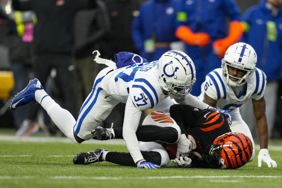 Cincinnati Bengals cornerback DJ Ivey (38) recovers a fumble on a kickoff under Indianapolis Colts Ameer Speed (37) and Isaiah McKenzie (6) in the second half of an NFL football game in Cincinnati, Sunday, Dec. 10, 2023. (AP Photo/Carolyn Kaster)