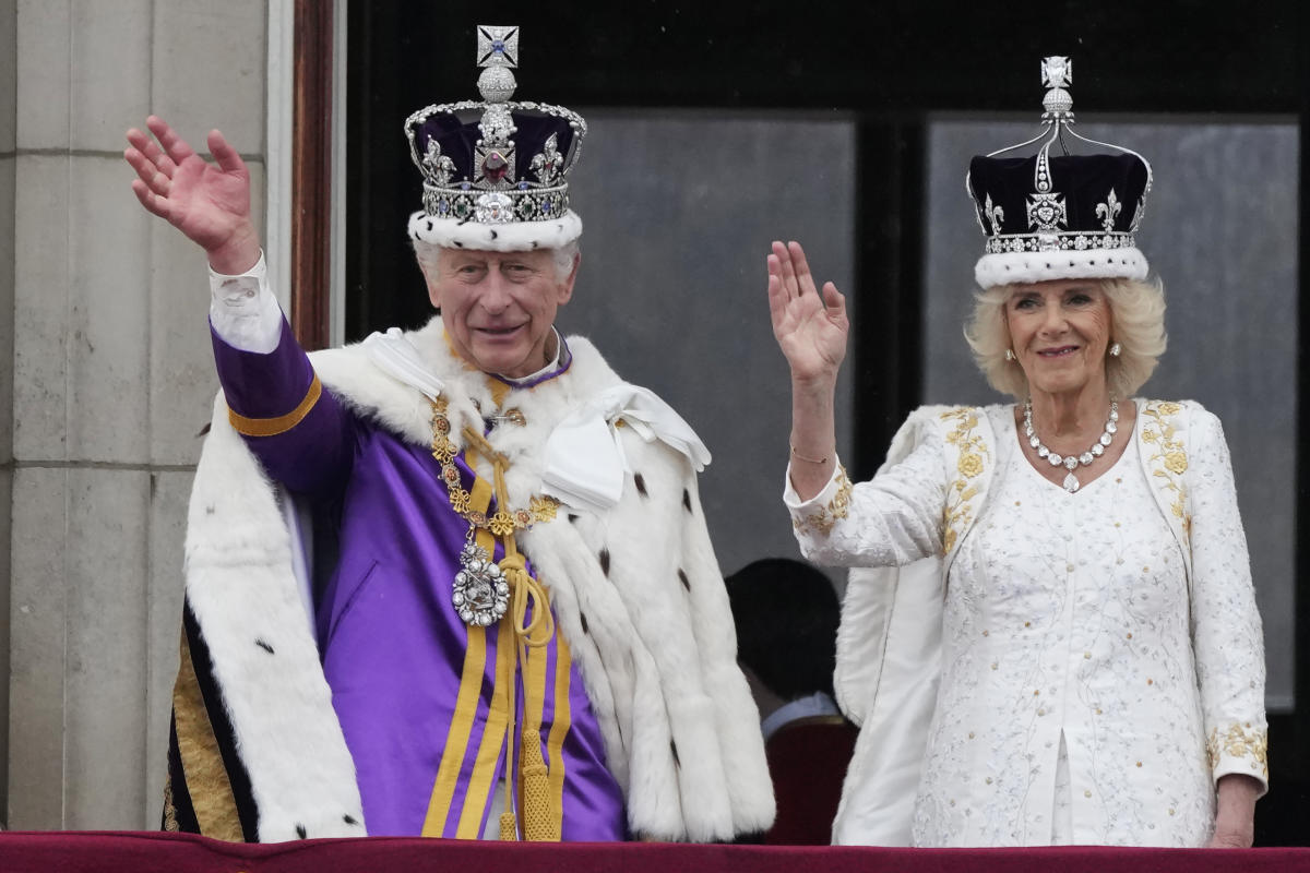 La procession, apportant la pluie au couronnement du roi Charles
