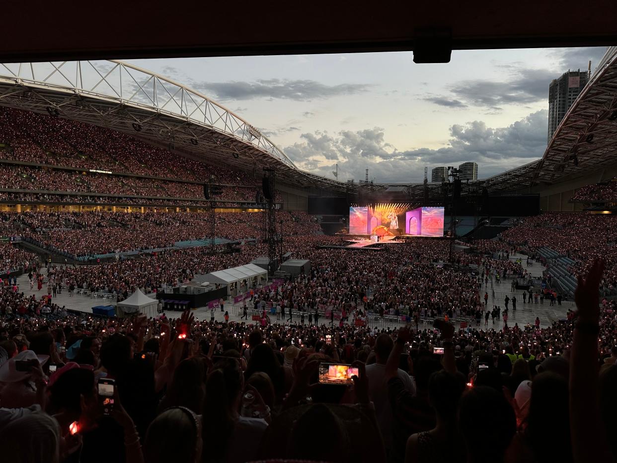 Taylor Swift performs in front of 81,000 Sydney fans after rain delays her show by twenty minutes.