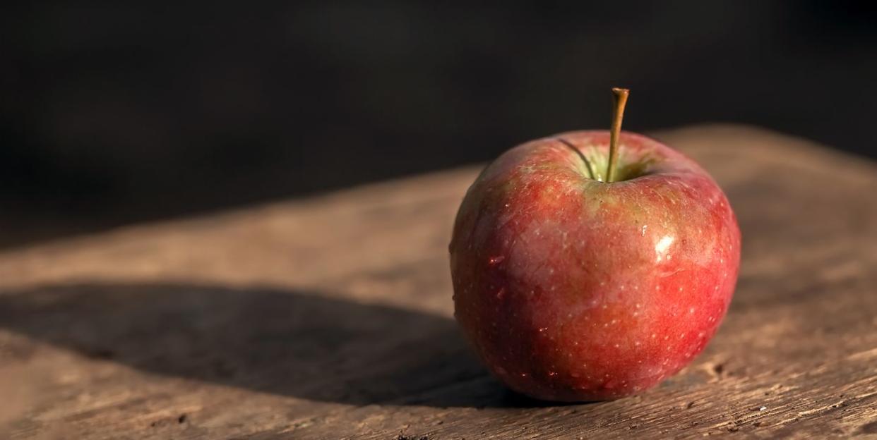 apple close up on a wooden table