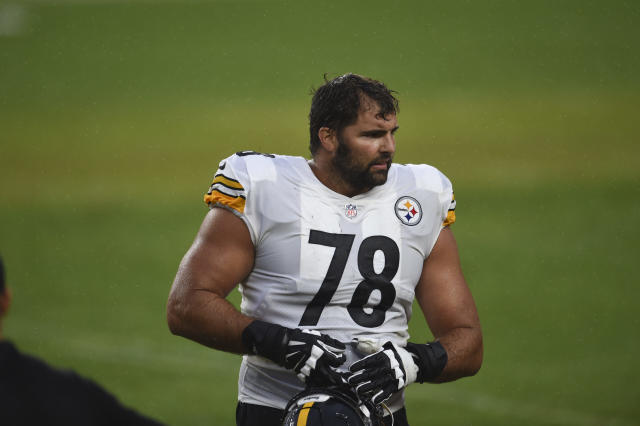 The Steelers Show Up To Support The Penguins (And Alejandro Villanueva  Poured Beer On Himself) - Steelers Depot