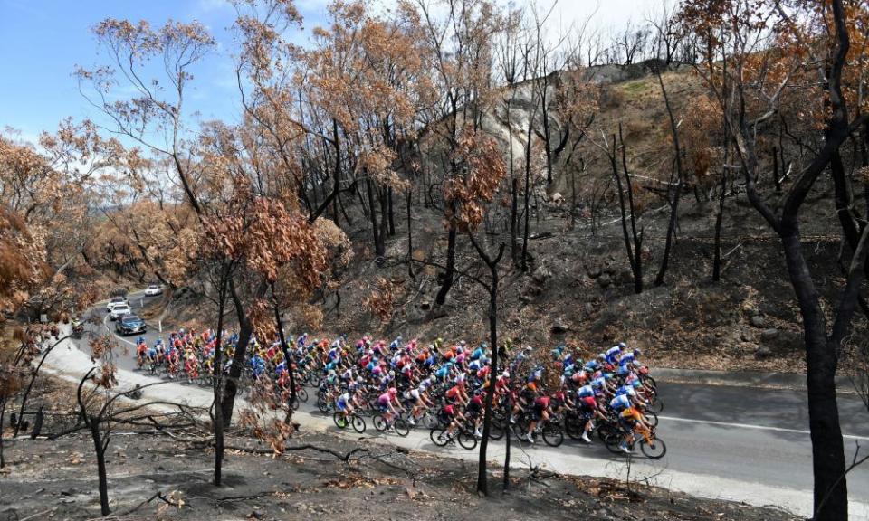The 2020 Tour Down Under rides through bushfire-ravaged scenary
