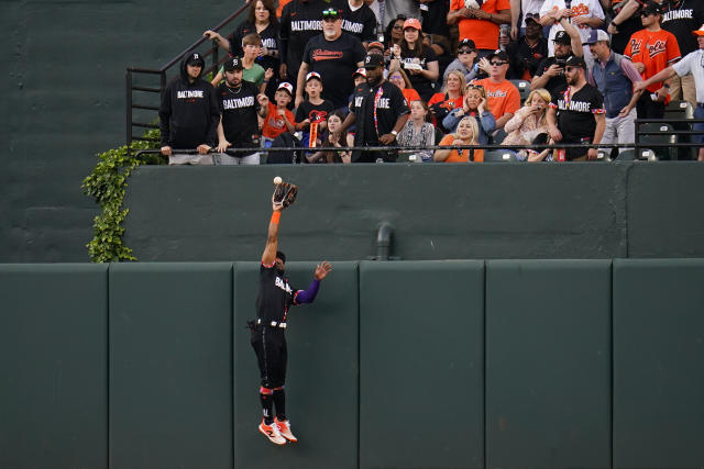 Corey Seager's slam powers Rangers' 8-run inning in win over O's