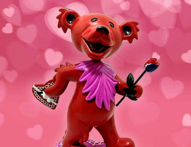 RS Recommends: This Grateful Dead Love Bear Bobblehead Is For All