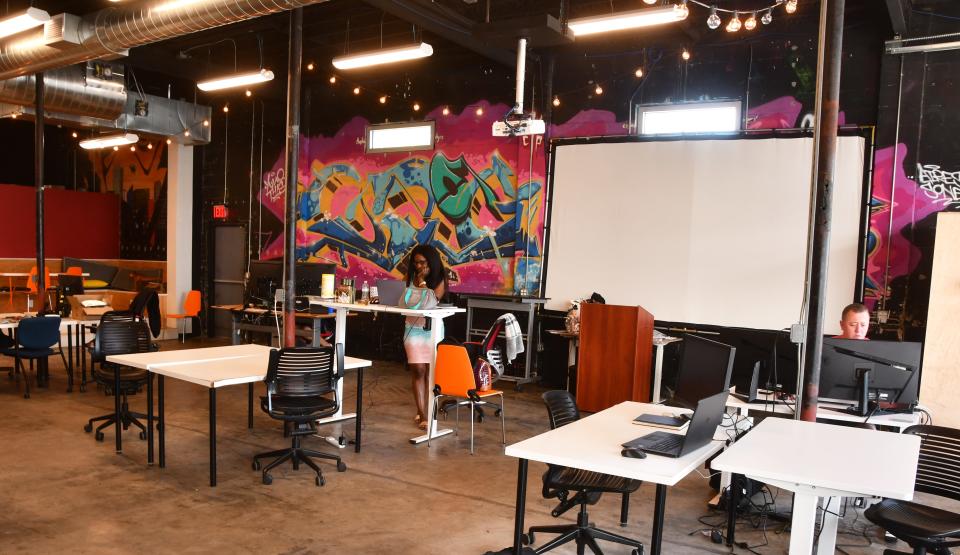Groundswell Startups is a privately-funded, nonprofit incubator that connects high tech founders with a diverse pool of pro bono mentors.
