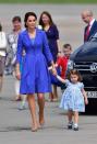 <p>Die Herzogin bei ihrem Besuch in Deutschland: Dabei setzte sie auf ein Outfit von Prinzessin Dianas Lieblingsdesignerin Catherine Walker. Ihre geliebten nudefarbenen Heels von Gianvito Rossi komplettierten den Look. (Bild: PA) </p>