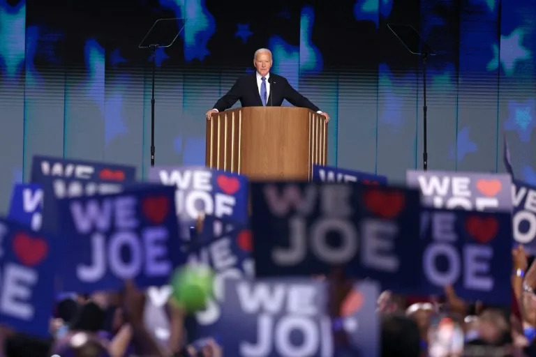 El presidente de Estados Unidos, Joe Biden, pronunció un emotivo discurso en la Convención Nacional Demócrata (CHARLY TRIBALLEAU)