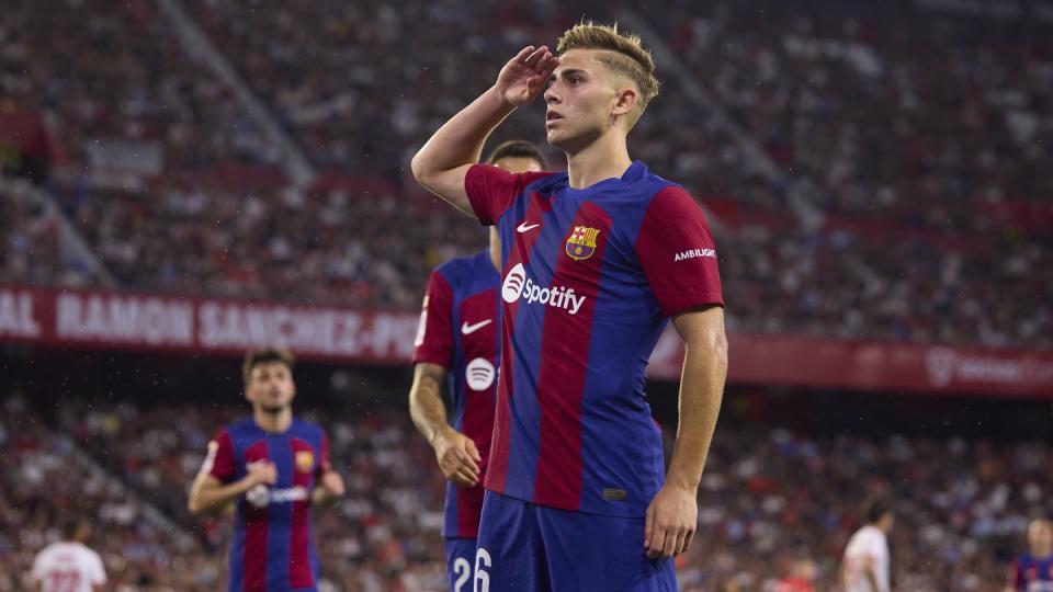 Barcelona register 2 more players but Hansi Flick and Vitor Roque still left out