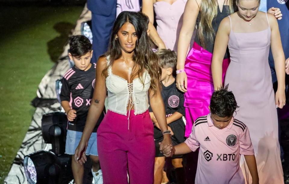 La esposa de Messi, Antonela Roccuzzo, y sus hijos, Thiago, Mateo y Ciro, lo acompañan en el estadio del Inter Miami, y también en la búsqueda de la que será su nueva casa en el sur de la Florida.