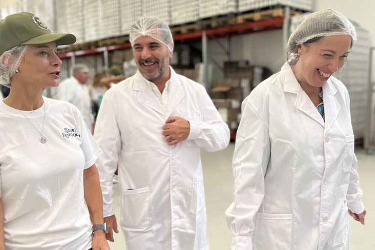 María Eugenia Vidal recorrió junto a Cristian Ritondo y Guillermo Montenegro la fábrica de Bravía Kombucha en Mar del Plata