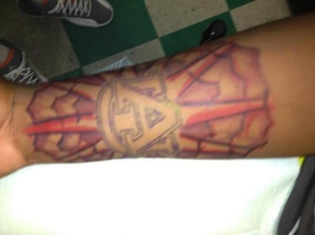 Reuben Foster's tattooed forearm, particularly awkward now that he has committed to Alabama — Twitter