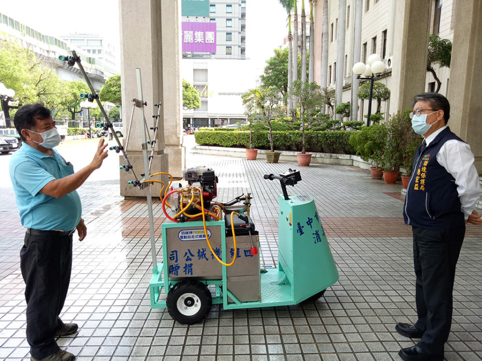 四維機械廠捐贈電動噴霧車。