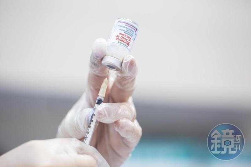 各國都在推廣施打新冠疫苗以防止感染或重症，但仍有某些人堅持不願接種。（示意圖，本刊資料照）