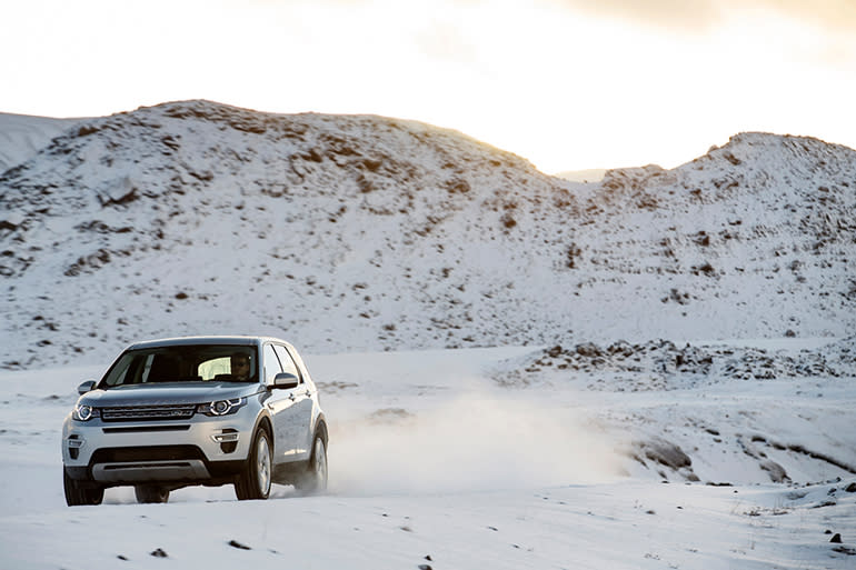 2015_Land_Rover_Discovery_Sport_7