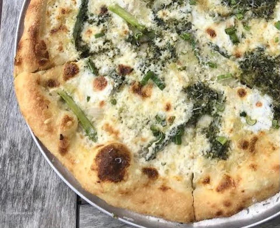 Ricotta pizza with asparagus and pesto at Piattello.