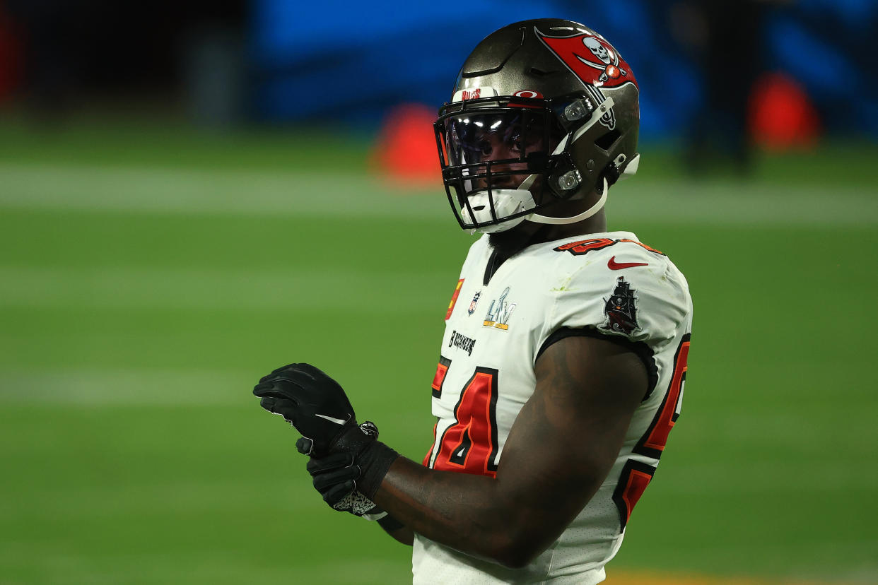 Lavonte David got away with what looked like a penalty. (Photo by Mike Ehrmann/Getty Images)