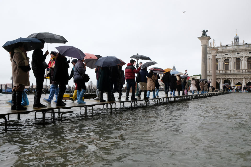 Acqua alta a Venezia (REUTERS/Manuel Silvestri)