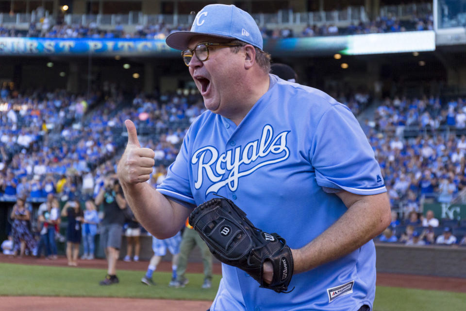 KANSAS CITY, MO - JUNE 23: Eric Stonestreet gives a thumbs up after catching the first pitch during the Big Slick Celebrity Weekend benefitting Children's Mercy Hospital of Kansas City on June 23, 2017 in Kansas City, Missouri. (Photo by Kyle Rivas/Getty Images)