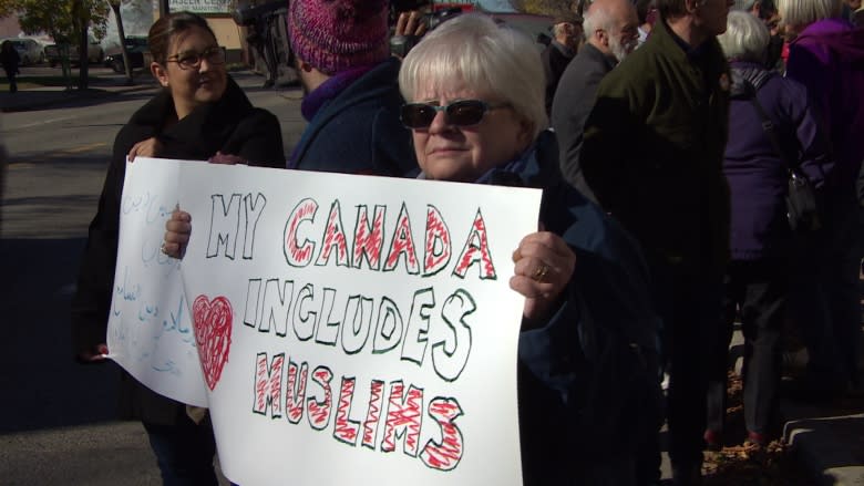 Winnipeggers send message 'My Canada includes Muslims'