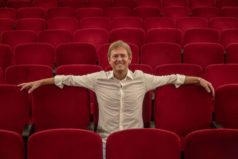 Jorge Taiana encuentra en el teatro el sitio perfecto para canalizar su vocación actoral