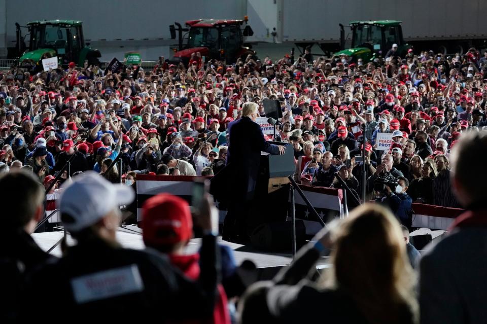 Donald Trump campaigns at rally in Des Moines, Iowa. (AP Photo/Alex Brandon)