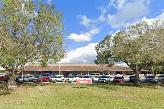 <p>Google Maps</p> Country Oaks Elementary School in LaBelle, Fla.