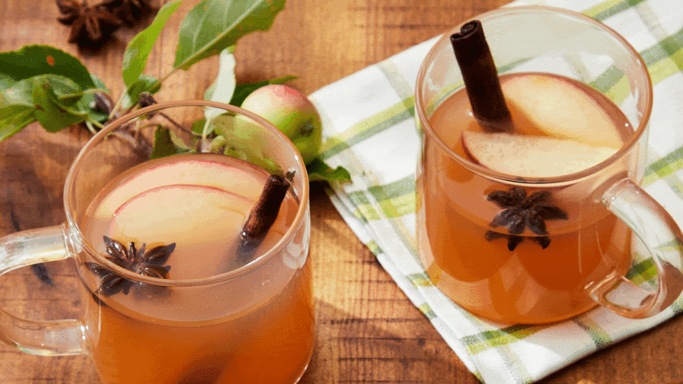 woodchuck apple cider with cinnamon stick stirs