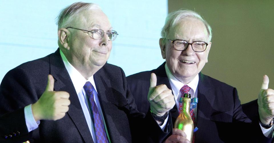 Buffett (L) with Berkshire Hathaway vice chairman Charlie Munger.