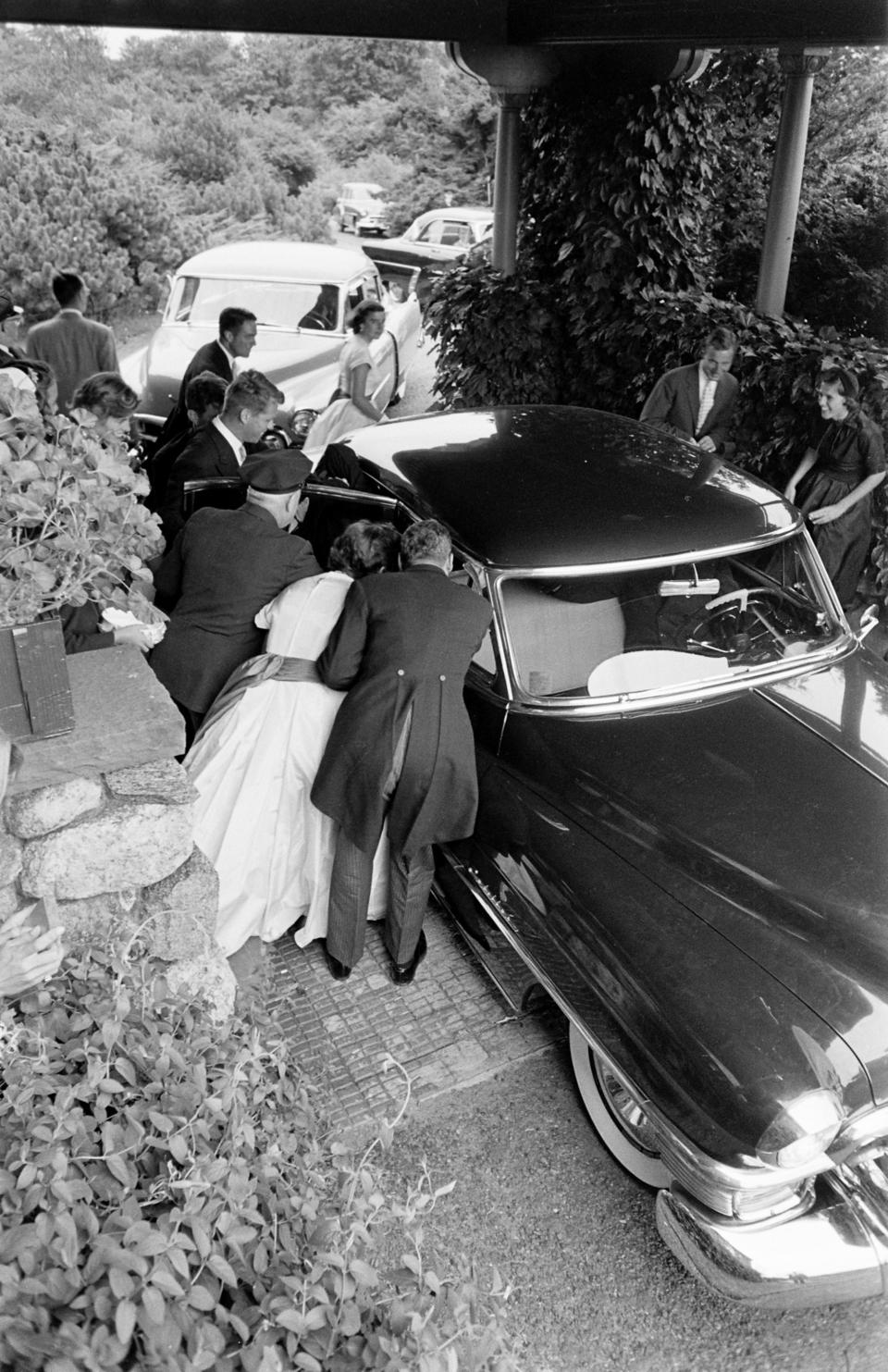 Elevated view as well-wishers gather around the car that carried newly wed future US President John F Kennedy and Jacqueline Kennedy to their wedding reception, Newport, Rhode Island, September 12, 1953. (Photo by Lisa Larsen/Time & Life Pictures/Getty Images)