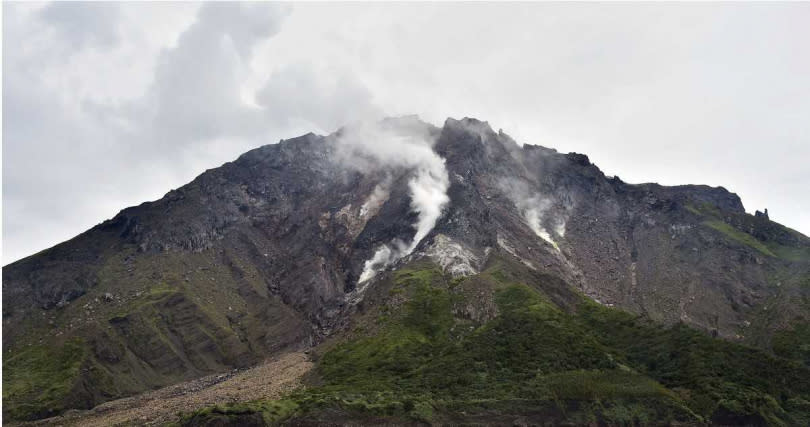 硫磺島外海因為海底火山噴發，誕生一座新島嶼。（圖／達志／美聯社）