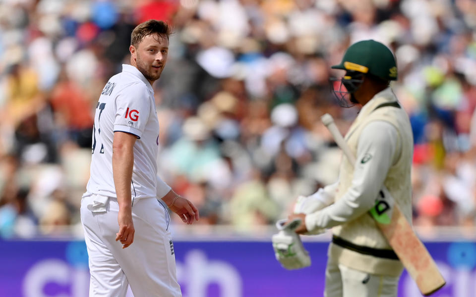 Ollie Robinson speaks to Usman Khawaja during the Ashes.