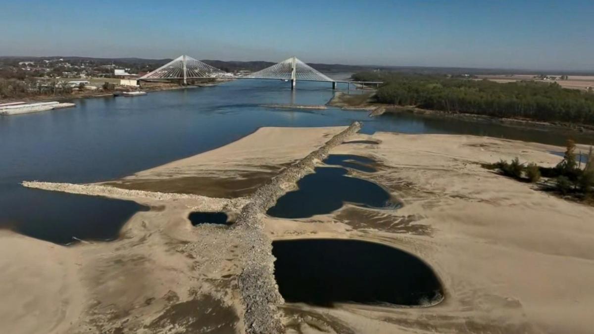 Historic Mississippi River Drought Brings Low Water Levels   7962a0f9a3d42f4347e43d473a390775