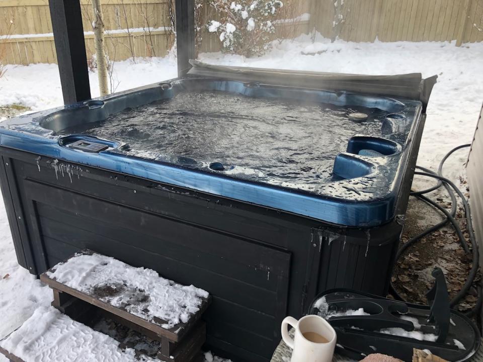 Rita Sibbio said she and her husband received their hot tub from Sunray more than three years after ordering it. 