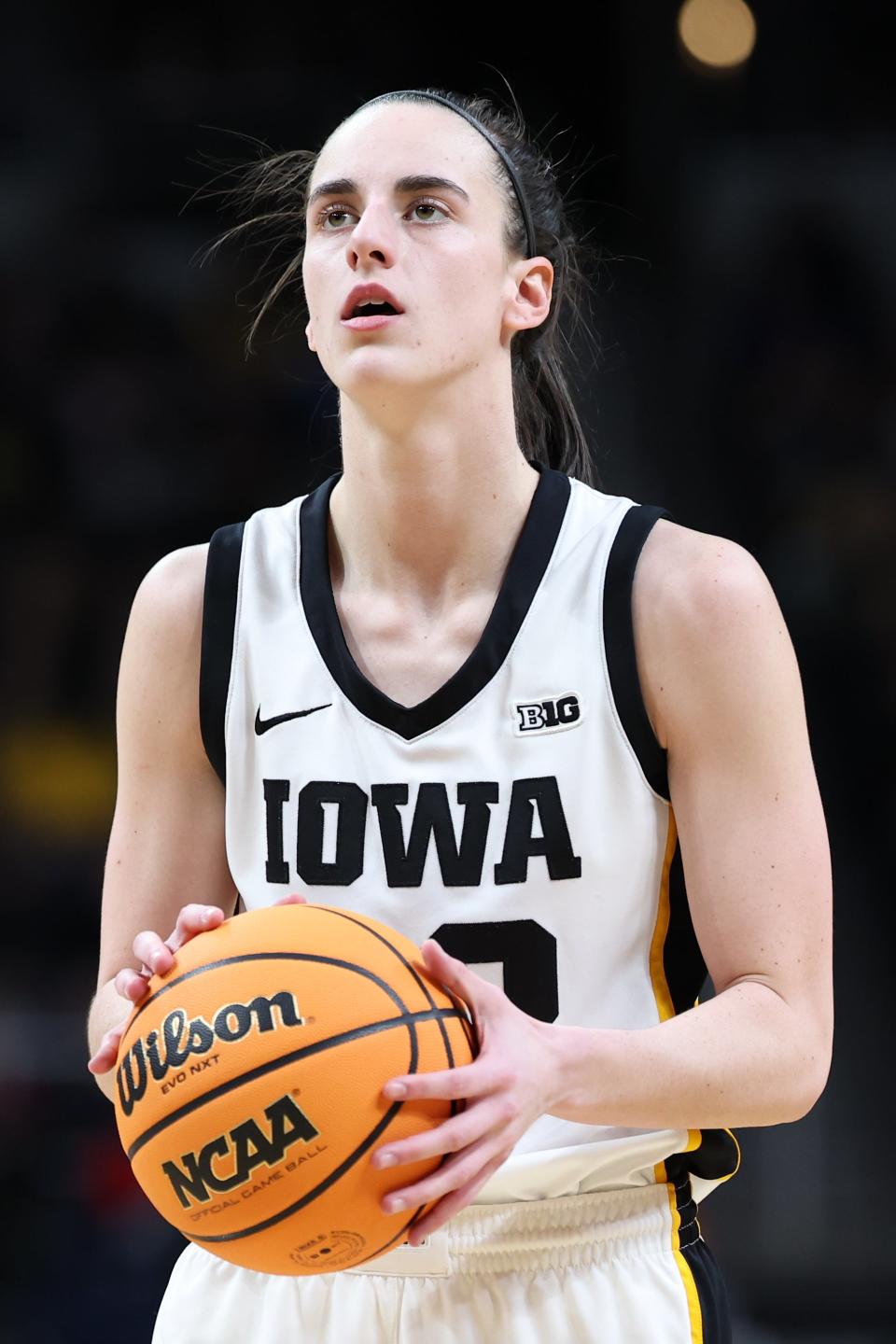 Caitlin Clark poised to make a free throw