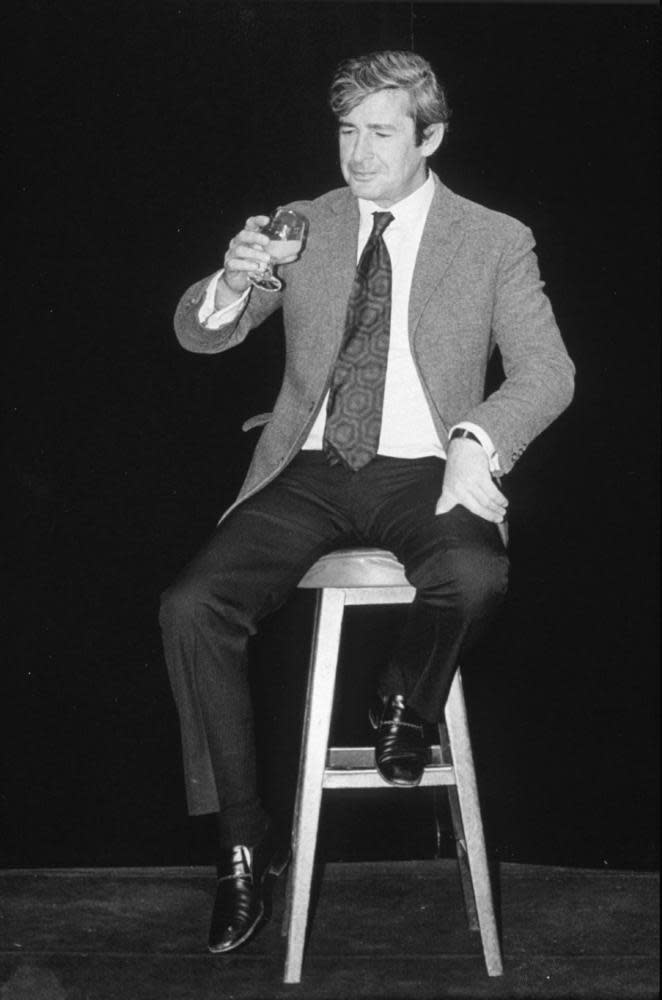 Dave Allen: sitting down standup