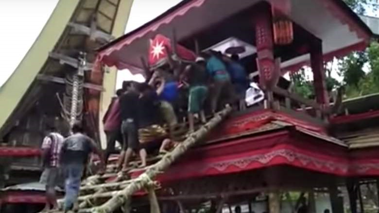 The moment before Samen Kondorura was crushed beneath his own mother's coffin: YouTube