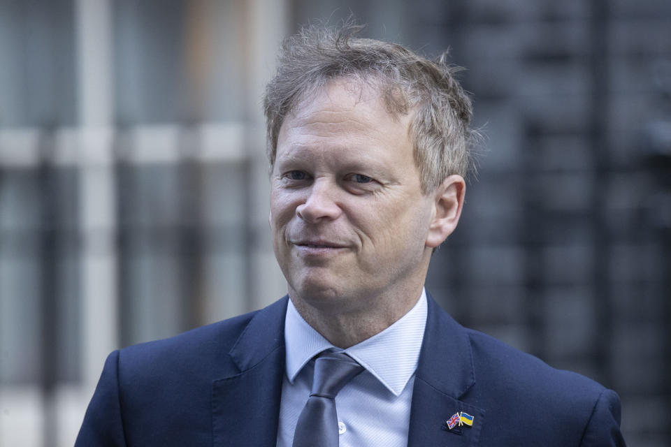 LONDON, UNITED KINGDOM - JANUARY 17: Secretary of State for Business, Energy and Industrial Strategy Grant Shapps arrives in Downing Street to attend the weekly cabinet meeting chaired by Prime Minister Rishi Sunak in London, United Kingdom on January 17, 2023. (Photo by Rasid Necati Aslim/Anadolu Agency via Getty Images)