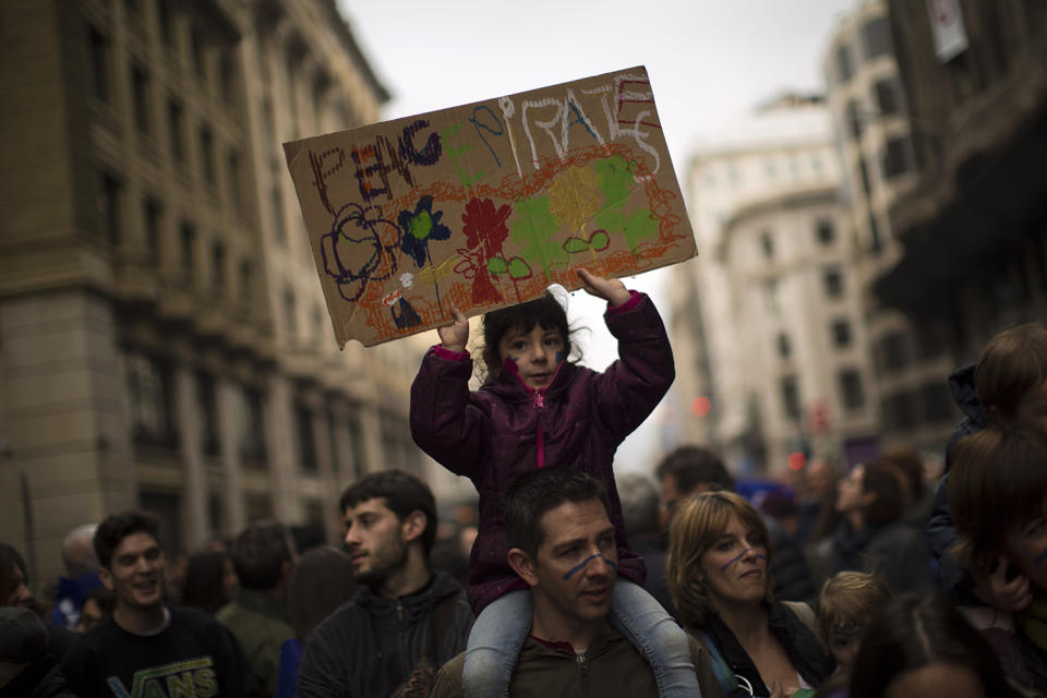 <p>Demonstrators take part in a protest along the street in downtown Barcelona, Spain, Saturday, Feb. 18, 2017. Feb. 18, 2017. (Photo: Emilio Morenatti/AP) </p>