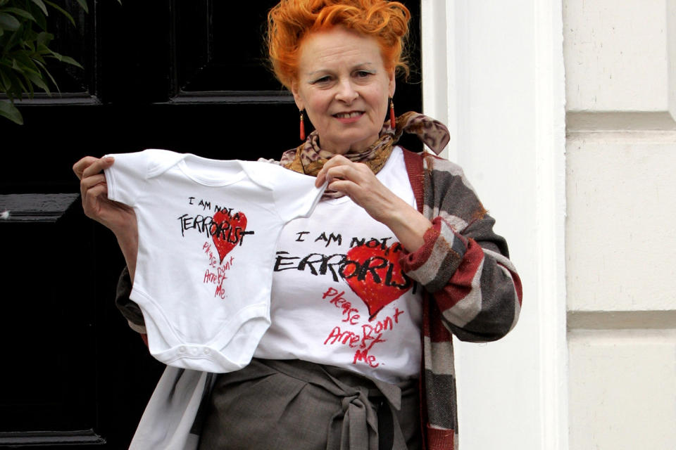 Vivienne Westwood demonstriert auf ihre Weise gegen das Anti-Terror-Gesetz. (Bild: Getty Images)