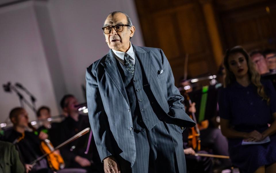 David Suchet as Alfredo Frassati in Mimma - Danny Kaan