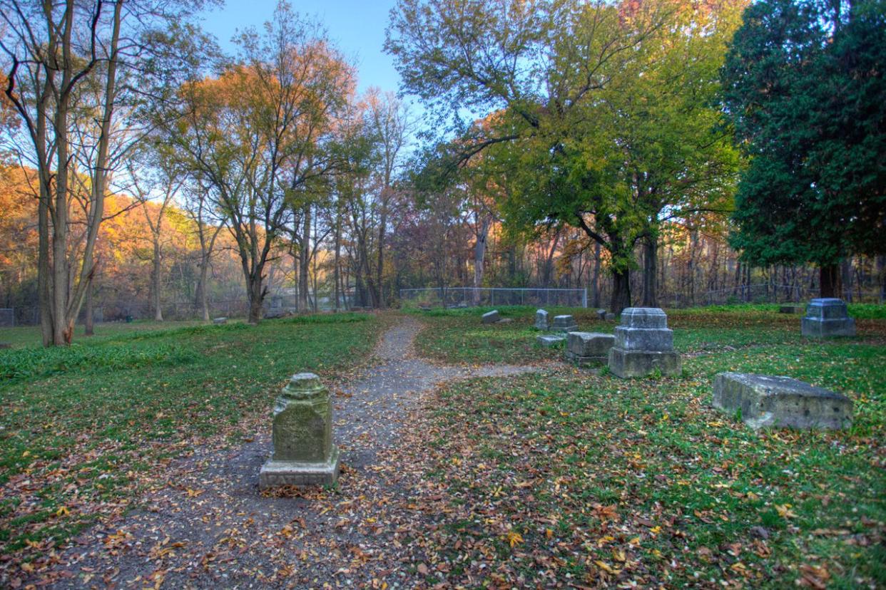 Bachelor's Grove and Resurrection Cemetery, Illinois