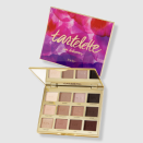 <p>Hoy en Ulta, algunas de sus paletas de sombras están al 50% de descuento, incluyendo esta de Tarte que tiene todos los colores que necesitas para un look neutro.</p> <p>Tartelette In Bloom Clay Eyeshadow Palette, de <b>Tarte</b>. $42. $29.40. <a href="https://www.ulta.com/p/tartelette-in-bloom-clay-eyeshadow-palette-xlsImpprod13281007" rel="nofollow noopener" target="_blank" data-ylk="slk:ulta.com;elm:context_link;itc:0;sec:content-canvas" class="link ">ulta.com</a></p>